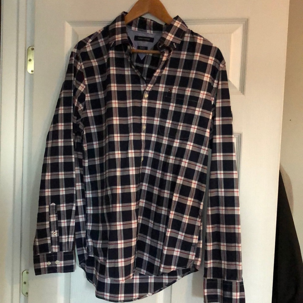 Tommy Hilfiger slim fit dress/casual button down shirt